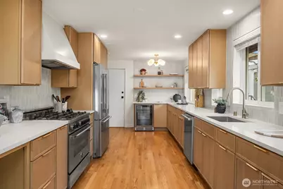 9608 5th Avenue NE, Seattle, WA 98115 - Photo 6