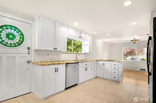 9515 Linden Ave N, Seattle, WA 98103 - Photo 6