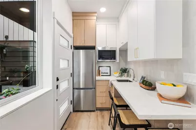 2328 Franklin Avenue E #G, Seattle, WA 98102 - Photo 6