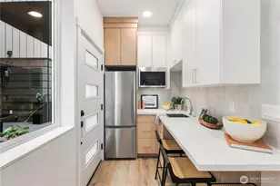 2328 Franklin Ave E, Seattle, WA 98102 - Photo 6