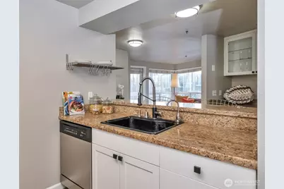 530 Melrose Avenue E #601, Seattle, WA 98102 - Photo 12
