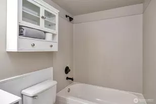 530 Melrose Ave E, Seattle, WA 98102 - Photo 16