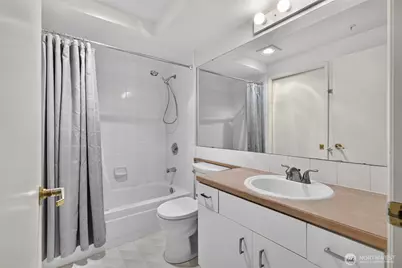 2125 California Avenue SW #302, Seattle, WA 98116 - Photo 22