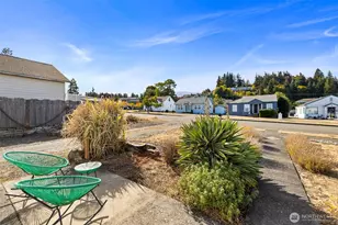 1227 E 4th St, Port Angeles, WA 98362 - Photo 2