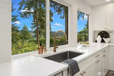 7070 94th Avenue SE, Mercer Island, WA 98040 - Photo 10