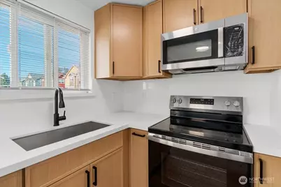 14438 34th Avenue S #4, Tukwila, WA 98168 - Photo 8