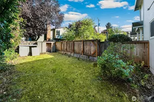 9031 Fremont Ave N, Seattle, WA 98103 - Photo 30