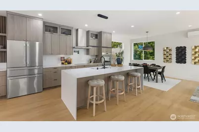 11748 Dayton Avenue N, Seattle, WA 98133 - Photo 14
