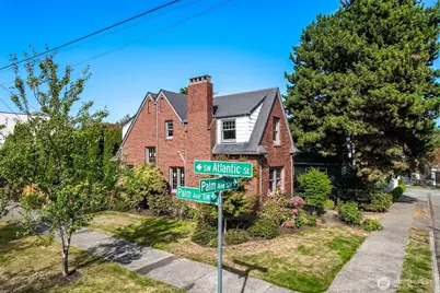1443 Palm Avenue SW, Seattle, WA 98116 - Photo 2