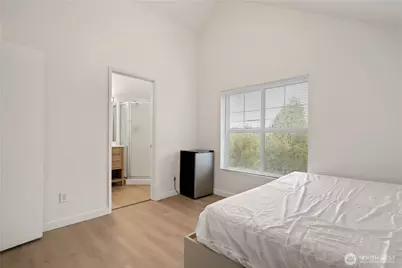 5612 A Roosevelt Way NE #A, Seattle, WA 98105 - Photo 16