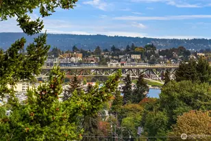 530 W Barrett St, Seattle, WA 98119 - Photo 24