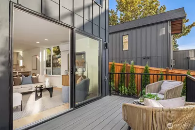 2534 30th Avenue W, Seattle, WA 98199 - Photo 2