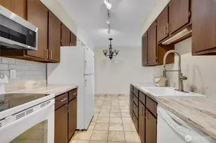 4540 8th Ave NE, Seattle, WA 98105 - Photo 10