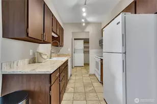 4540 8th Ave NE, Seattle, WA 98105 - Photo 8