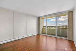4540 8th Ave NE, Seattle, WA 98105 - Photo 2