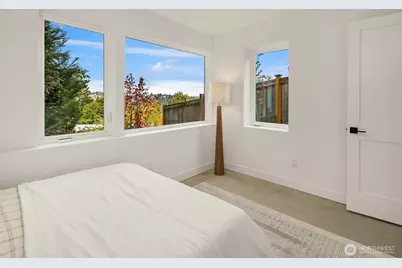 532 W Barrett Street, Seattle, WA 98119 - Photo 14