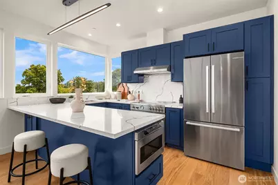 532 W Barrett Street, Seattle, WA 98119 - Photo 4
