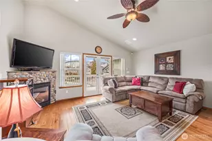 222 Parkway Dr, Manson, WA 98831 - Photo 4