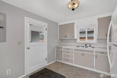 10 E Beech Street, Everett, WA 98203 - Photo 24