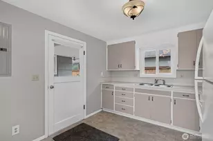 10 E Beech St, Everett, WA 98203 - Photo 24