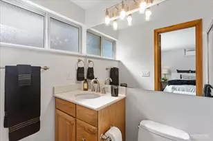 5470 NE 200th Pl, Lake Forest Park, WA 98155 - Photo 18