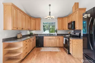 5470 NE 200th Pl, Lake Forest Park, WA 98155 - Photo 12