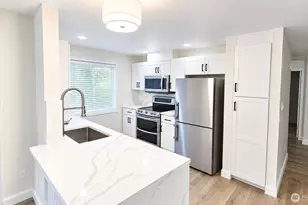 6825 SE Cougar Mountain Way, Bellevue, WA 98006 - Photo 1