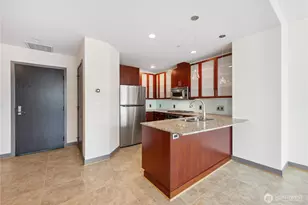 2033 2nd Ave, Seattle, WA 98121 - Photo 14