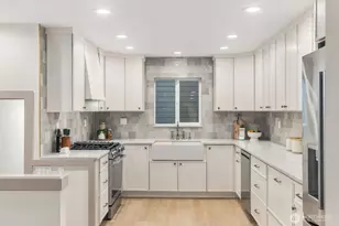 9752 Evanston Ave N, Seattle, WA 98103 - Photo 14