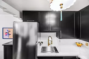 519 W Roy St, Seattle, WA 98119 - Photo 16