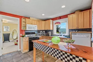 380 Columbia St, Cathlamet, WA 98615 - Photo 8