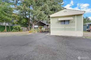 10703 16th Ave Ct S, Tacoma, WA 98444 - Photo 2