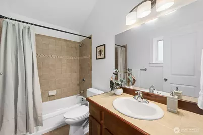 9513 Ashworth Avenue N #A, Seattle, WA 98103 - Photo 24