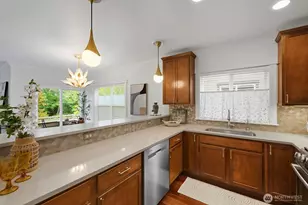 9513 Ashworth Ave N, Seattle, WA 98103 - Photo 12