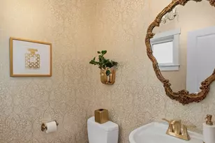 9513 Ashworth Ave N, Seattle, WA 98103 - Photo 16