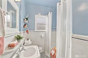 3910 Woodlawn Ave N, Seattle, WA 98103 - Photo 12