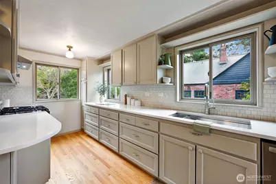 8046 11th Avenue NW, Seattle, WA 98117 - Photo 10