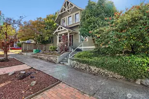 803 NE 72nd St, Seattle, WA 98115 - Photo 2
