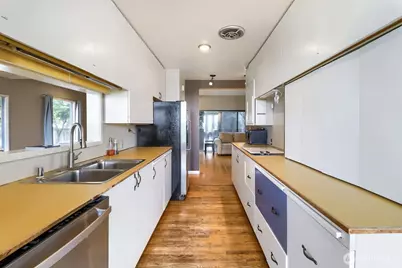 803 NE 72nd Street, Seattle, WA 98115 - Photo 18