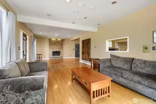 803 NE 72nd St, Seattle, WA 98115 - Photo 14