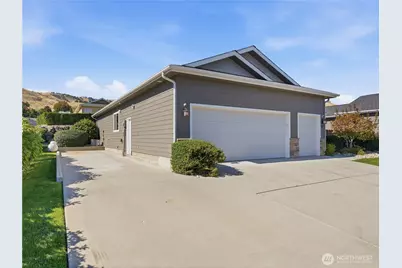 1845 Maple Street #28, Wenatchee, WA 98801 - Photo 2