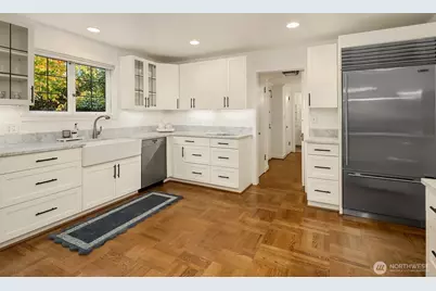 3938 NE Belvoir Place, Seattle, WA 98105 - Photo 10