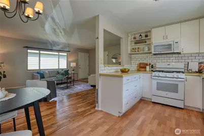 9016 12th Avenue NW, Seattle, WA 98117 - Photo 6