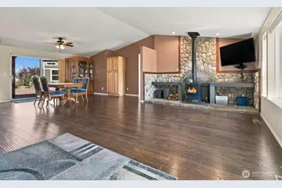 5922 184th Lane SW, Rochester, WA 98579 - Photo 4