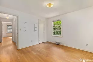 9525 7th Ave NW, Seattle, WA 98117 - Photo 12