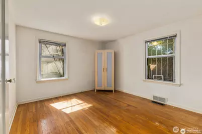 9525 7th Avenue NW, Seattle, WA 98117 - Photo 10