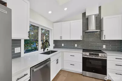 10238 Renton Avenue S, Seattle, WA 98178 - Photo 6