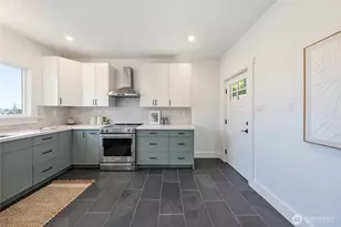 317 NE 58th St, Seattle, WA 98105 - Photo 12