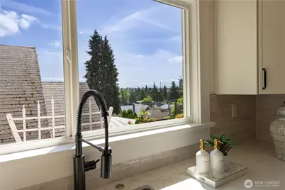 317 NE 58th Street, Seattle, WA 98105 - Photo 4