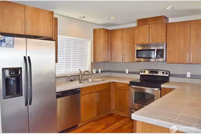 935 N 98th Street #A, Seattle, WA 98103 - Photo 4